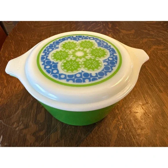 Vintage Pyrex 473 Verde Green 1 Quart Casserole Dish with Decorated Opal Lid